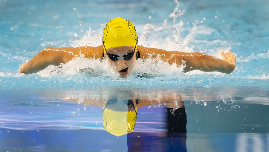 Summer McIntosh: Canadian Swimming Sensation Aims for Gold in Paris Olympics