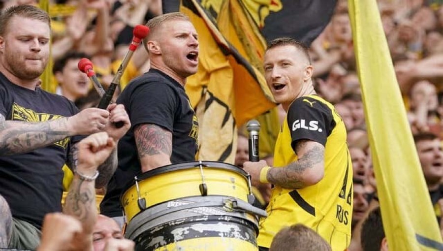 Borussia Dortmund Legend Marco Reus Treats Fans to Beers in Farewell Gesture