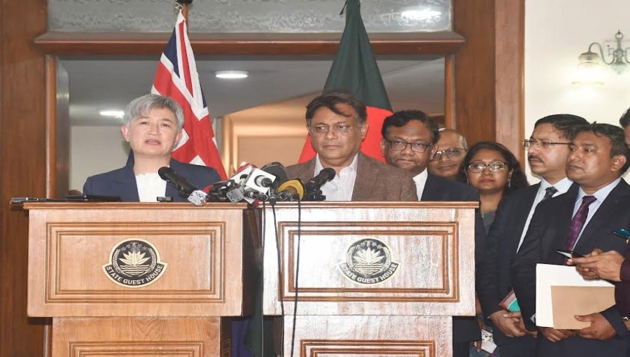 Australian FM Penny Wong announces financial support for Bangladesh's transition to middle-income status during a meeting with Foreign Minister Dr. Hasan Mahmud.  Photo: Collected