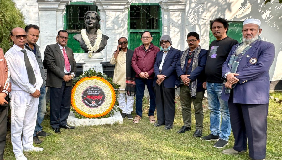 Officials and locals pay tribute at the sculpture of Suchitra Sen at her ancestral home in Pabna on her 11th death anniversary.