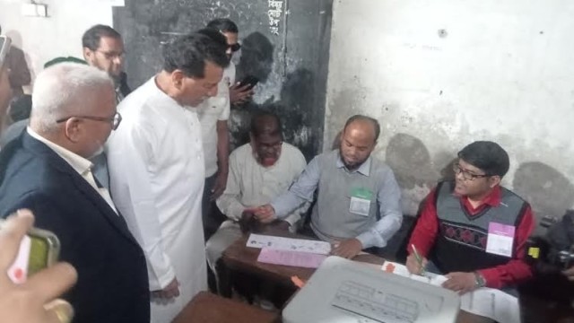 Rivals Share Friendly Moments in Narsingdi-1 Electoral Race