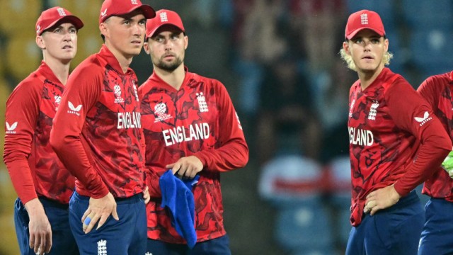 England’s Brook, Bethell cautioned over nightclub incident  