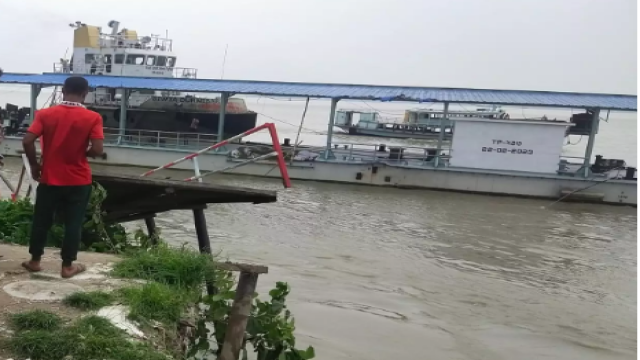 Strong river currents and monsoon erosion sink jetties; all launch services suspended on Paturia-Daulatdia route.