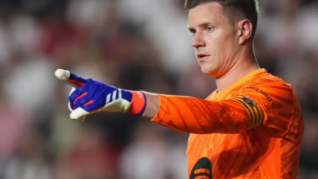 Barcelona goalkeeper refuses to sign recovery timeline document amid clash over injury duration and La Liga salary-cap rules.