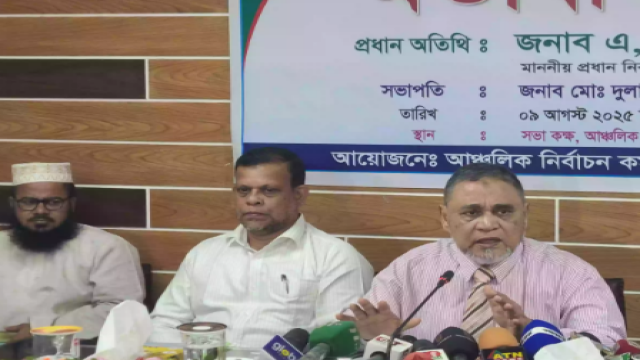 Election chief pledges neutrality, calls for voter trust and media support.