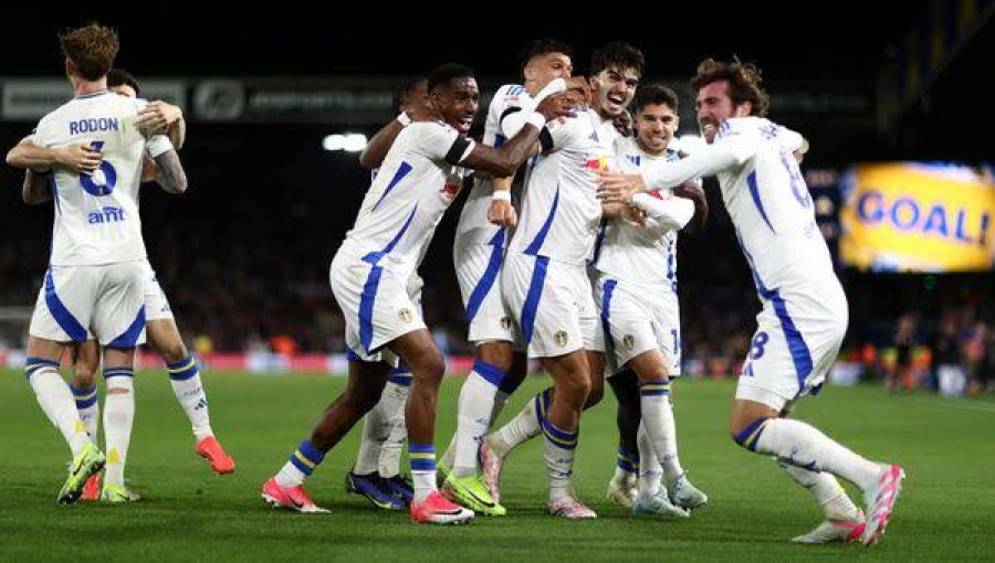 Leeds United Defeats Sheffield United 2-0 to Climb to Second in Championship