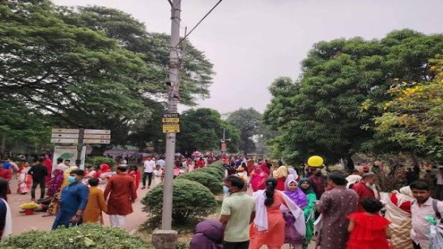 Dhaka celebrates Eid with vibrant crowds at recreational spots  