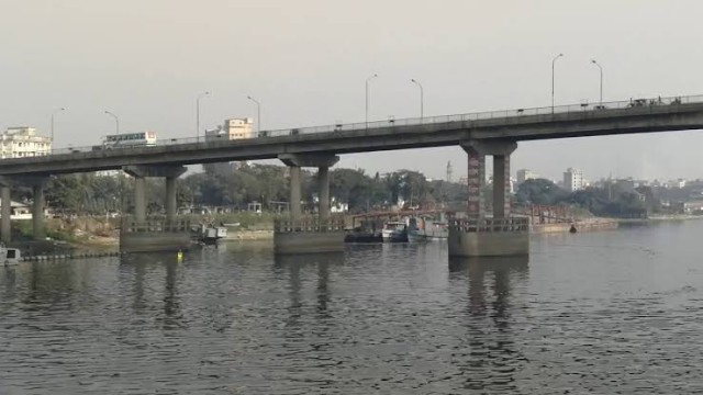 Buriganga Bridge is being renovated in Dhaka