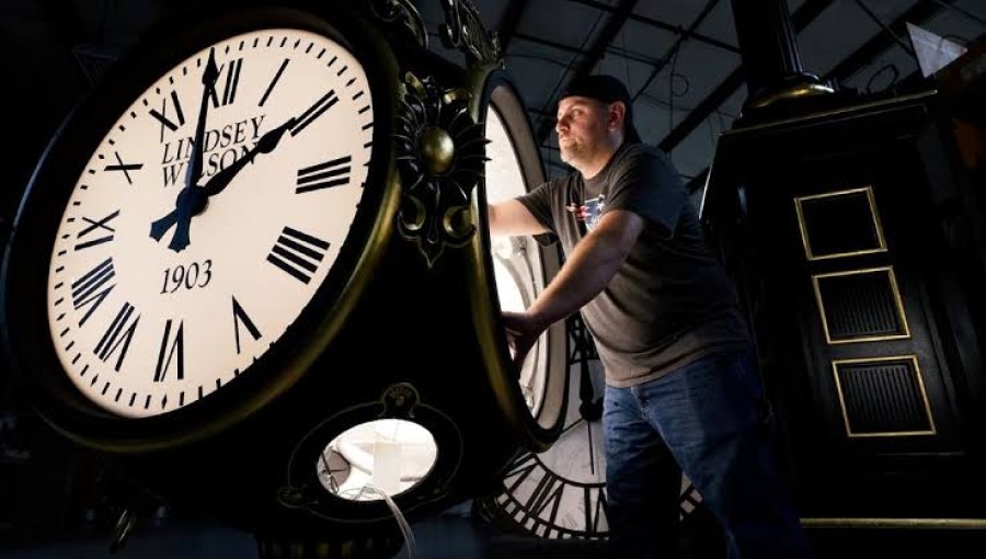 Daylight Saving Time Begins in European Countries Amid Ongoing Debate