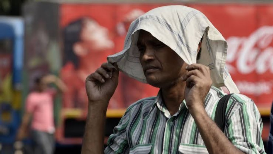 Severe Heat Wave Grips Southeast Asia, Prompting Health Warnings and School Closures