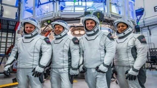 SpaceX launches new crew to ISS