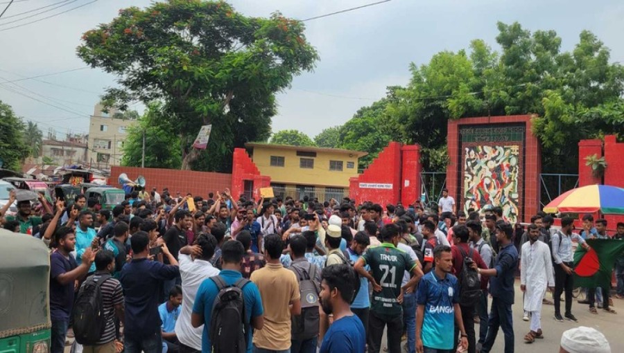 Pabna Government Edward College Students Block Highway