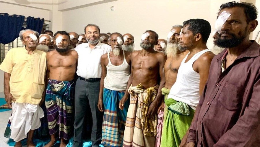 Doctors and nurses providing care to patients after cataract surgery at the free eye camp organized by Dhaka Mega City Lions Club at Boradia Haji Arif Madrasa in Rampal, Bagerhat.Photo: Voice7 News