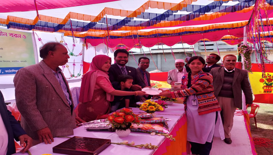 Prizes being awarded to the winners at the Annual Sports and Cultural Event at Kathalia Government Pilot Model High School.