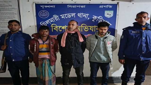 Protesters chanting slogans in front of Mongla Upazila Parishad, demanding the withdrawal of UNO Afia Sharmin on Thursday.