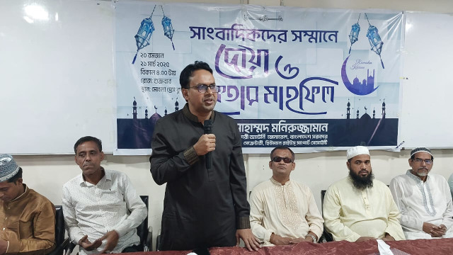 Assistant Attorney General Mohammad Moniruzzaman addressing the Iftar and prayer gathering in honor of journalists at the Mongla Press Club on Friday. Photo: AH Sumon