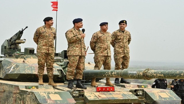"Pakistan’s Chief of Army Staff, General Syed Asim Munir, reviews the ‘Hammer Strike’ military exercise at the Tilla Field Firing Ranges. The drill was conducted with the participation of the Pakistan Army’s Mangla Strike Corps." Photo: Online