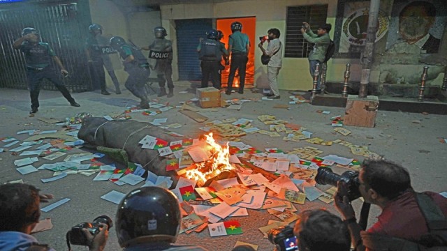 Protesters Attack Jatiya Party Headquarters in Dhaka