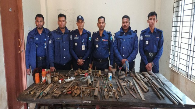 Police Discover Illegal Firearms Manufacturing Den in Cox’s Bazar Hills