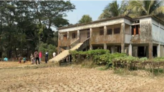 Dilapidated Primary School Building Endangers Students in Patharghata