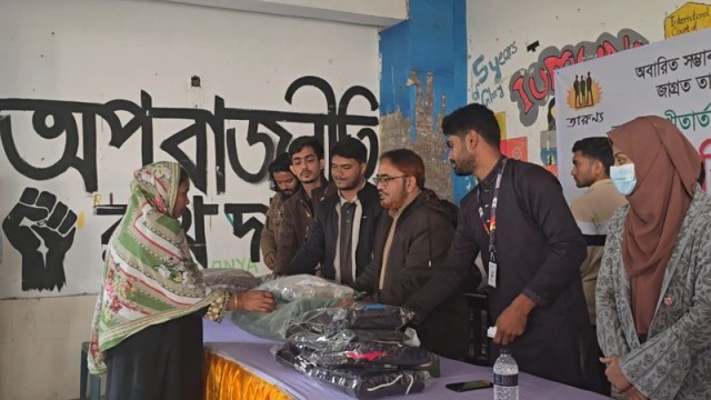 IU Tarunno Distributes Winter Clothes Among Cold-Stricken People