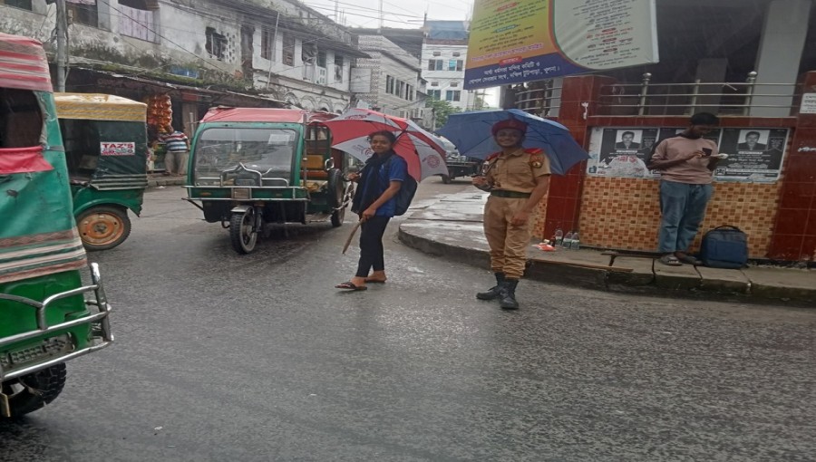 Students, Ansar, BNCC & Rover Scouts Tackle Traffic Issues in Khulna