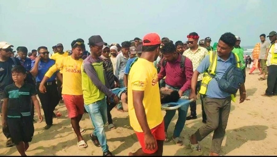 While talking on phone, heart attack, tourist died in Cox's Bazar beach!