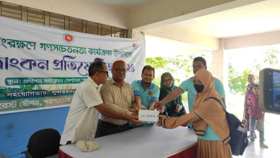 School Drawing Competition Held in Sarankhola 