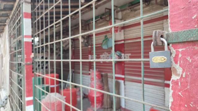 Closed shops at Atlongka Bazaar in Chatmohar upazila of Pabna on Friday afternoon.