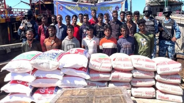 22 Smugglers Caught off St. Martin’s with Tk 33.57 Lakh Goods