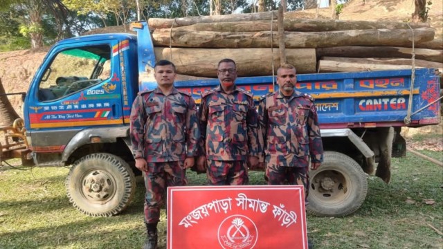 BGB Seizes Pickup Loaded With Illegal Timber in Bandarban Border Area