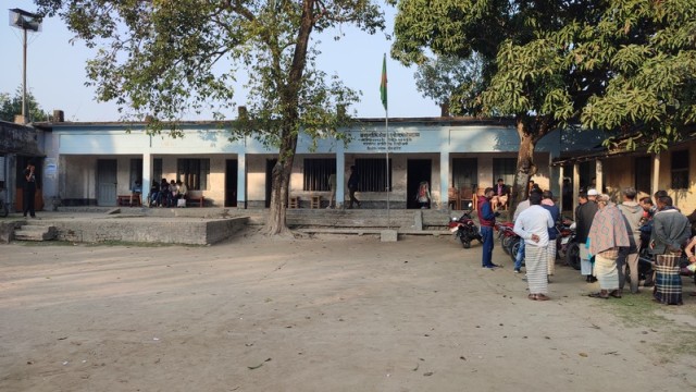 Probe Launched into Alleged Recruitment Corruption at Chatmohar Madrasa in Pabna