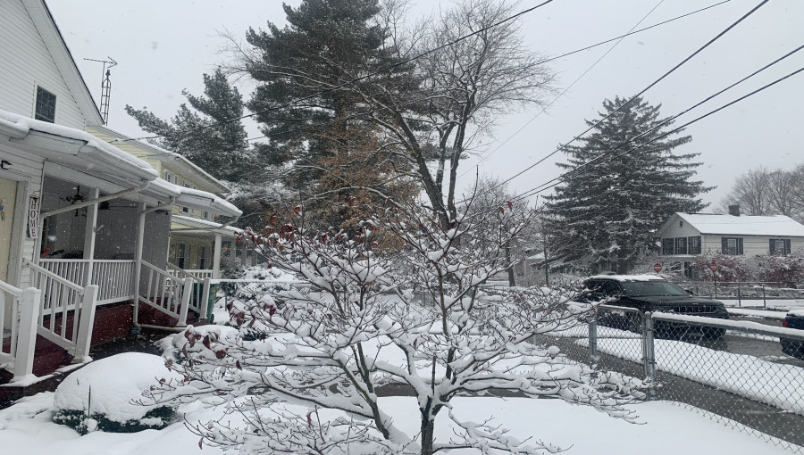 "Snowfall in Full Swing: A glimpse of Michigan’s first heavy snow in Niles, captured Photo by Voice7 News."