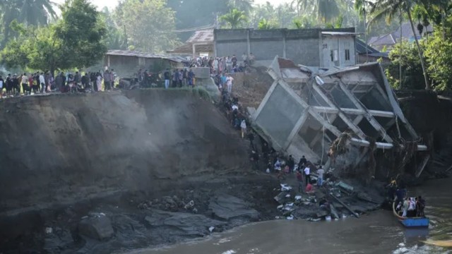 Death Toll from Floods and Landslides in Indonesia Rises to 248