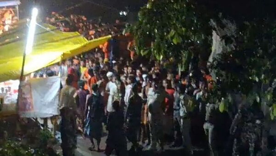 Stampede at Indian Temple Leaves 7 Dead and Dozens Injured