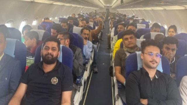 Flyers on Indian airline stuck in Dhaka Airport for almost 12hr