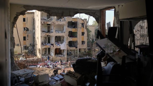 Tensions Escalate Between US and Iran Over Strait of Hormuz