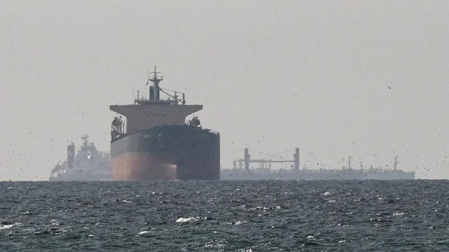 IRGC Blocks Strait of Hormuz for Vessels Linked to 