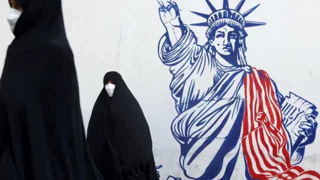 US imposes sanctions to curb Iran oil despite talks