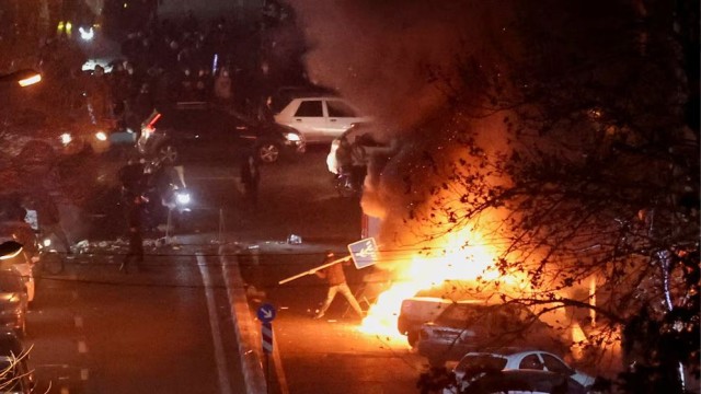 Nearly 2,000 Killed in Iran Protests, Says Iranian Official; US Keeps Military Option Open