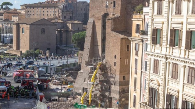 Historic 13th-Century Tower Collapses in Rome, One Killed During Renovation