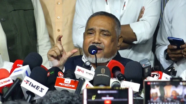 Syed Abdullah Muhammad Taher, Deputy Amir of Jamaat-e-Islami, speaks at a press conference after meeting with the Chief Adviser at Jamuna State Guest House.