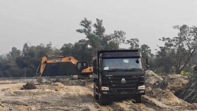 Mobile Court Fines Illegal Sand Trader Tk 150,000 in Madhabpur