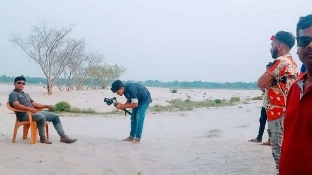 Manna vs. Dildar: A Cinematic Metaphor for Journalism in the Digital Age