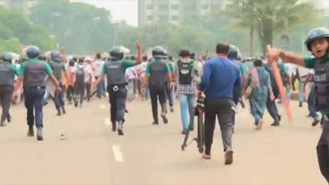 Clashes Erupt as Police Remove July Fighters from Parliament Area