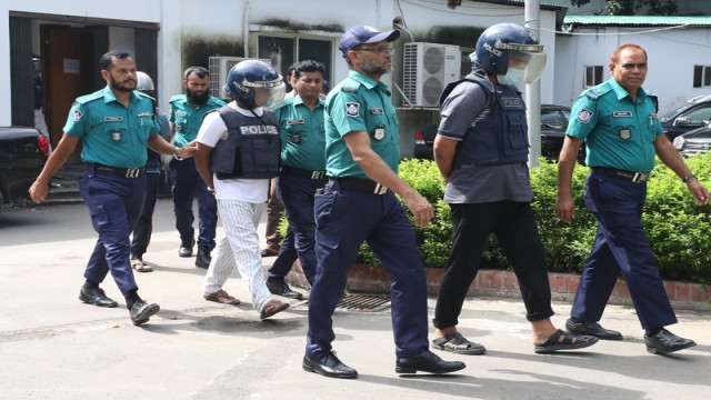 Suspects accused of involvement in the burning of six protesters’ bodies during the July Revolution are presented before the International Crimes Tribunal in Dhaka. Photo: AH Mintu / V7N