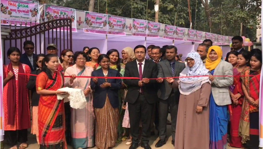 Khagrachhari District Commissioner A.B.M. Iftikharul Islam Khandakar inaugurates the Pitha Festival by cutting the ribbon and releasing balloons to kick off the celebrations.