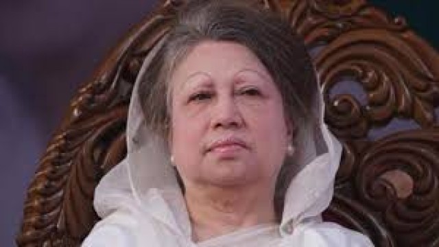 Former PM Khaleda Zia boards air ambulance in London after months of treatment.