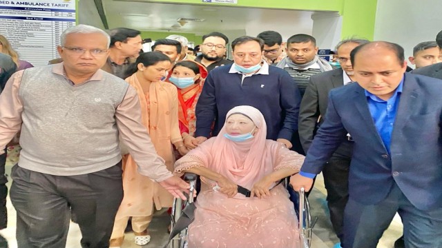 After more than 5 months at Evercare Hospital, Khaleda returns home