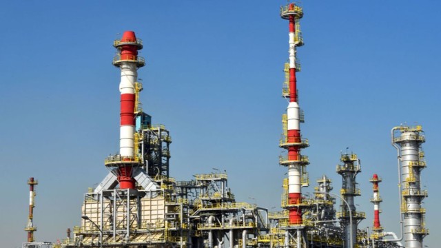 Kuwaiti Oil Surges Past $118 Amid Strait of Hormuz Standoff